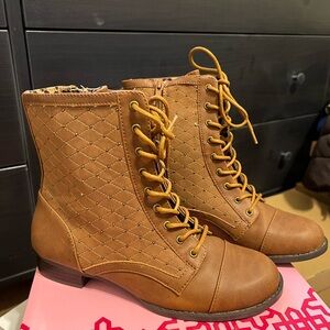 Gianni Bini Combat Boots Girls Sz 5